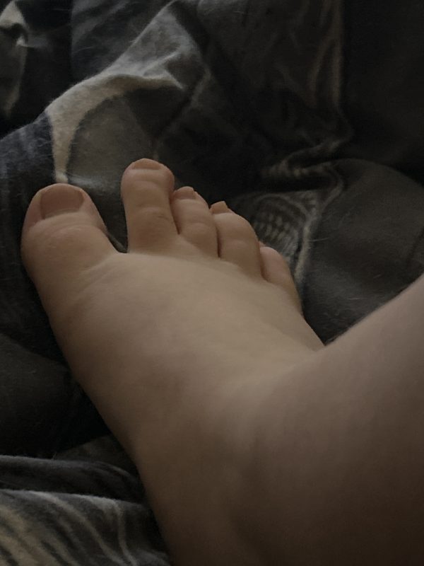 Joey verkauft sexy Füße und muschi bilder