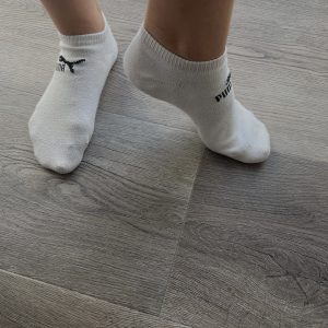 Süße Studentinnen-Füße in weichen Baumwollsocken Set