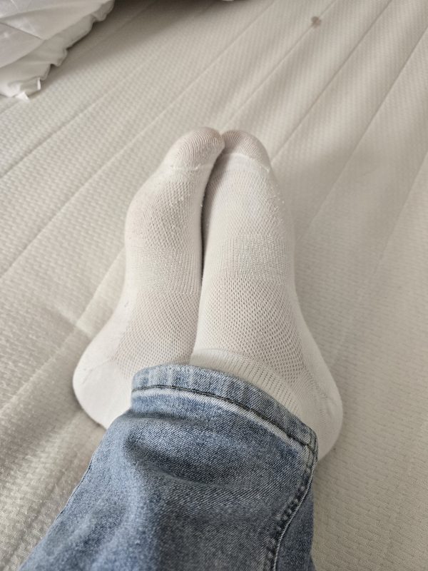Weiße Socken nach dem ganzen Tag Arbeit. Telegram @Lisa_22_0