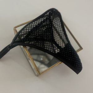 Knapper String in VelvetBlack mit schwarzen Perlen bestickt