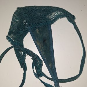 Süßer Tanga mit Ausfluss