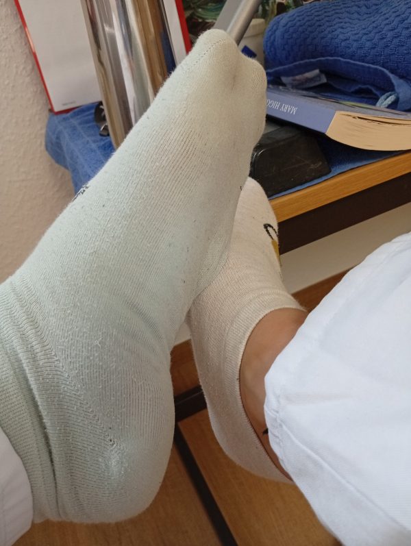 Nasse schwitzi Socken nach 12h Schicht