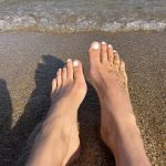 Sandy Toes mit White Polish