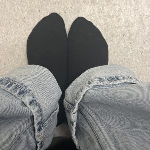 Schwarze Baumwollsocken – intensiv getragen