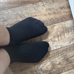 Schwarze getragene Socken