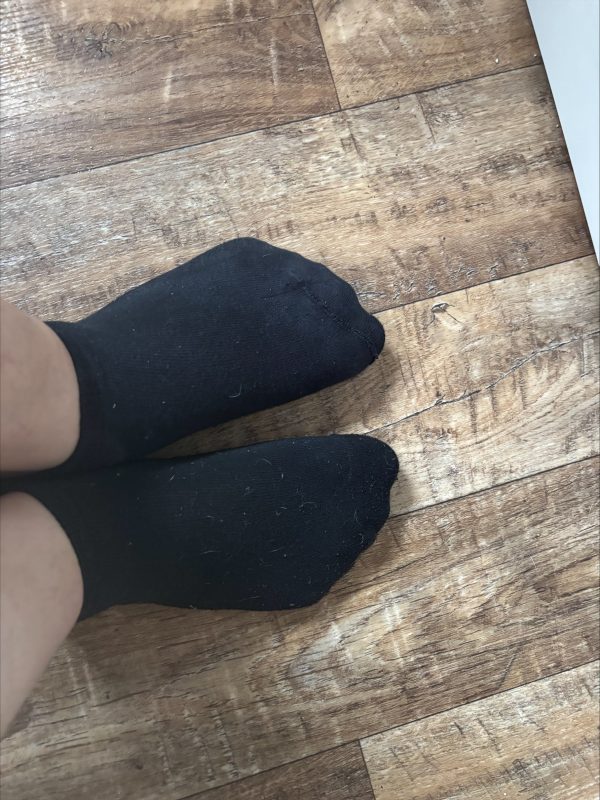 Schwarze getragene Socken
