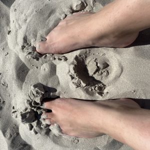 Füße im Sonnenglanz