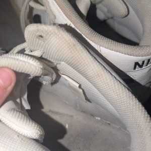 Nike Schuhe in weiß schön duftig und lange Zeit eingetragen
