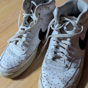 Nike Schuhe in weiß schön duftig und lange Zeit eingetragen