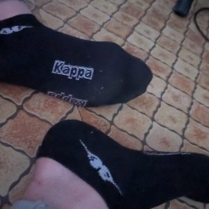 Schwarze Sneaker Socken getragen in 43