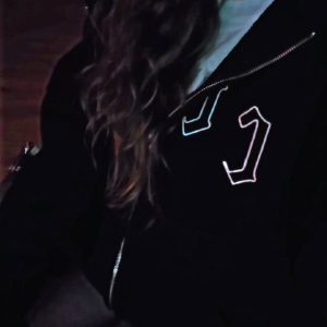 Verkaufe Bilder und Videos schreibt nh DM