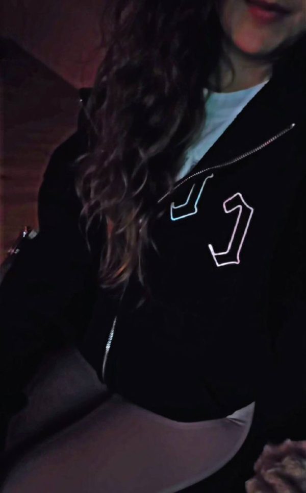 Verkaufe Bilder und Videos schreibt nh DM