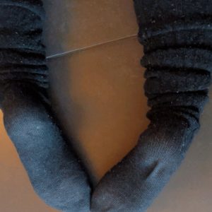 Verführerische Samtsohlen - getragen und voller Charakter Diese Socken haben bereits ein kleines Abenteuer hinter sich - weich, duftend und perfekt getragen, um jedem Schritt eine besondere Note zu verleihen. Elegant, frech und mit einem Hauch Sinnlichkeit - genau wie ich. Ideal für Sammler oder Liebhaber, die den besonderen Charme geschmeidiger, getragener Socken lieben. Jede Socke erzählt ihre eigene Geschichte: ein bisschen Spaß, ein bisschen Luxus und eine Portion Persönlichkeit. Wenn du willst, kann iumnoch 3-5 alternative