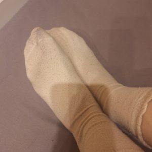 Beige getragene Socken
