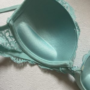 Getragener spitzen bh