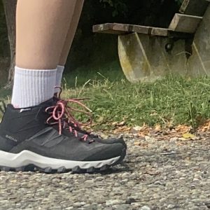 Frisch getragene Socken beim Sport, Arbeiten und Alltag