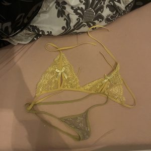 Set stark verfärbte slips durch oft Tragen