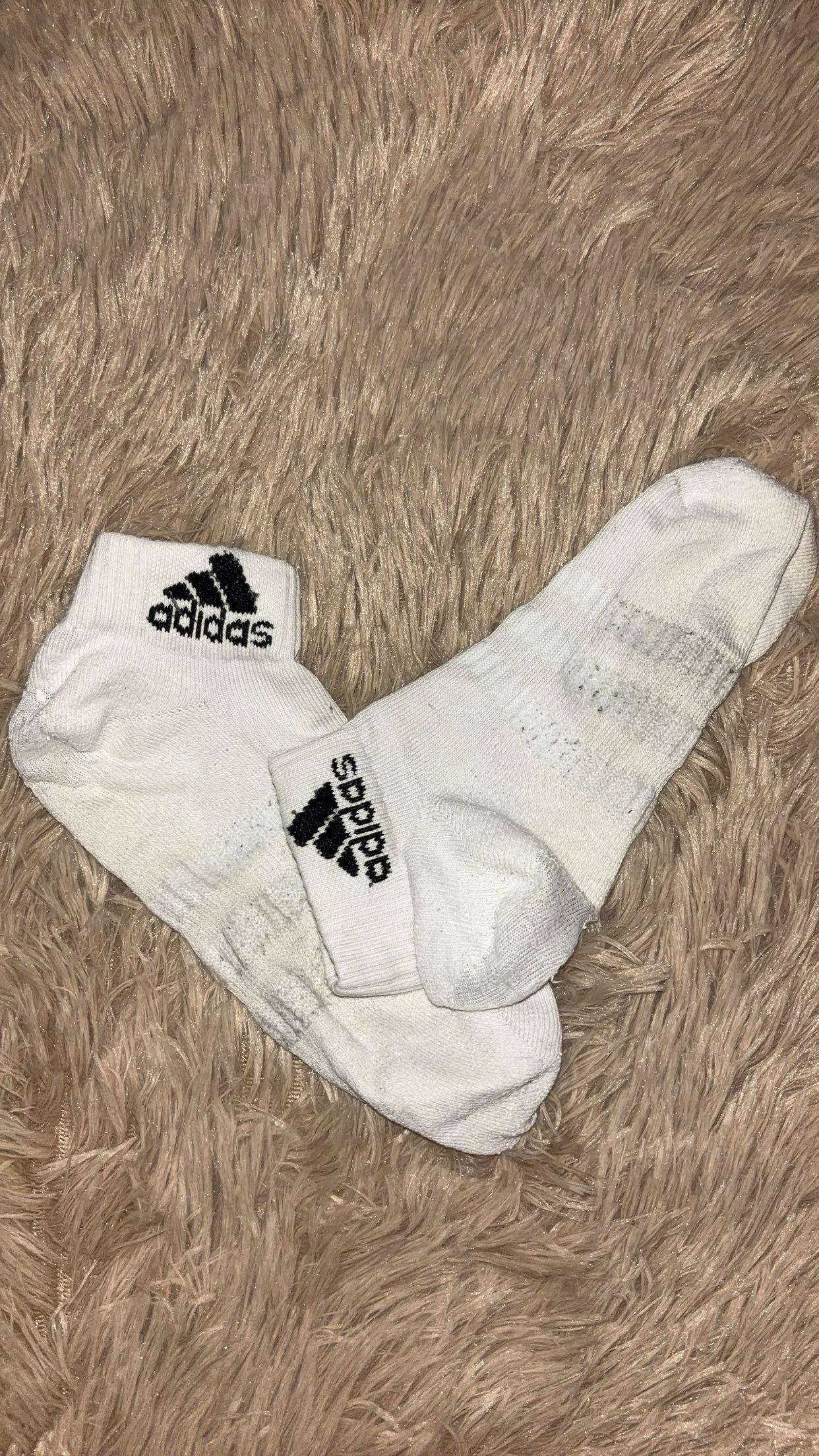 Getragene Adidas Socken – leicht abgetragen & frech
