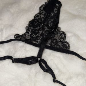 Getragener enger string