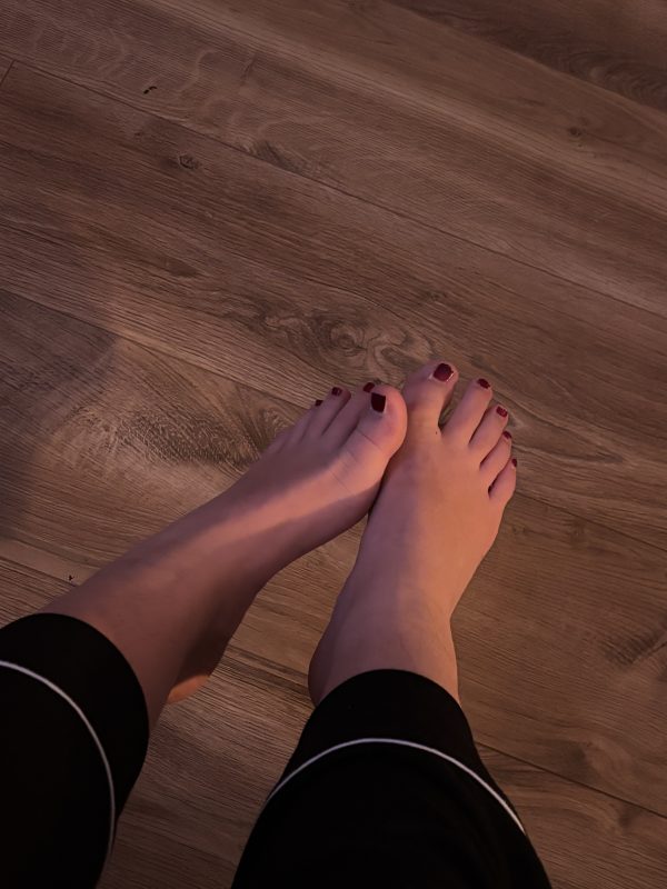 Clean & Aesthetic Foot Photos
