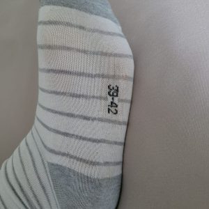 Getragene Ringelsocken