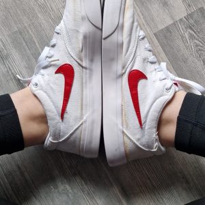 Getragene Sportschuhe