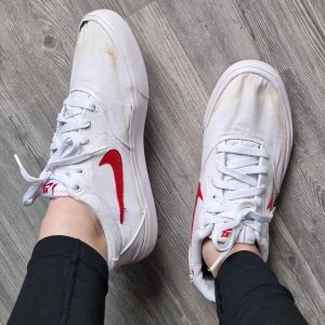 Getragene Sportschuhe