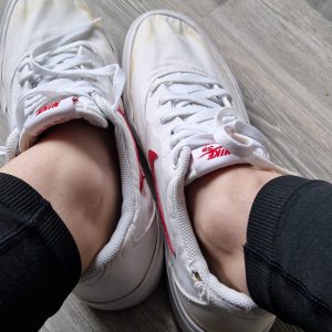 Getragene Sportschuhe