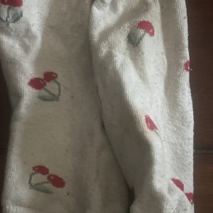 Gut getragene kirschsocken