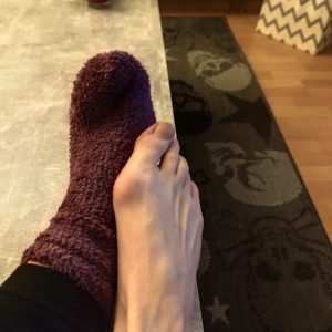 Lila Kuschelsocken