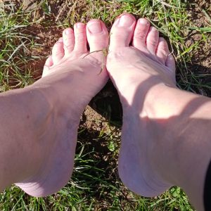 11 Bilder Frühling Füsse auf der Wiese