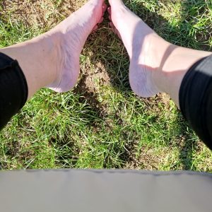 11 Bilder Frühling Füsse auf der Wiese