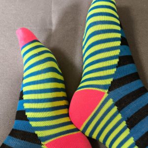 Süße Socken nach Wunsch getragen