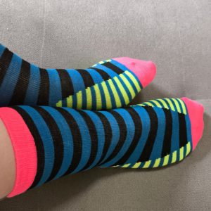Süße Socken nach Wunsch getragen