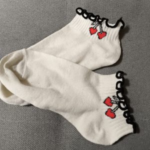 Süße Sneakersocken nach Wunsch getragen