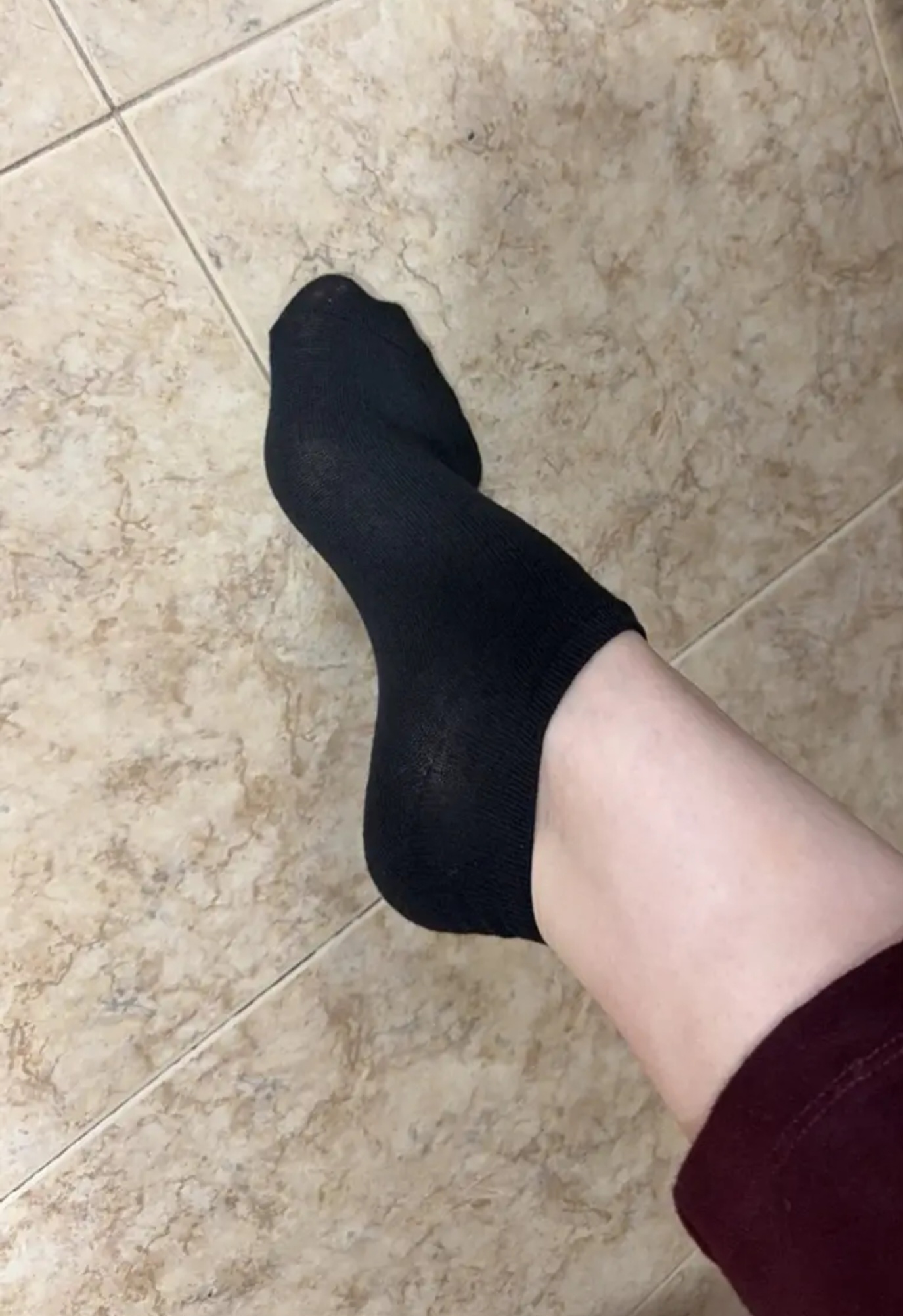 19 jährige verkauft getragene Fußbilder