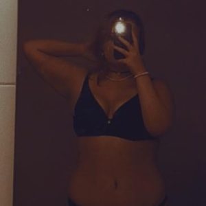 Erotische bilder einer vollbusigen 21 jährigen milf