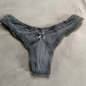 Schwarzer Spitzen Tanga