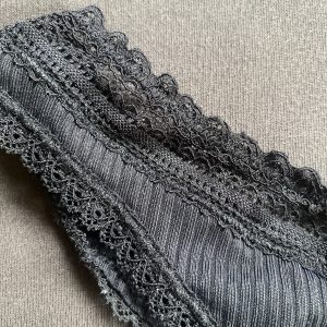 Schwarzer Spitzen Tanga