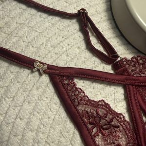 Eleganter Bordeaux-Tanga mit Schleifendetails ️