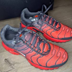 1 Paar Getragene Schuhe
